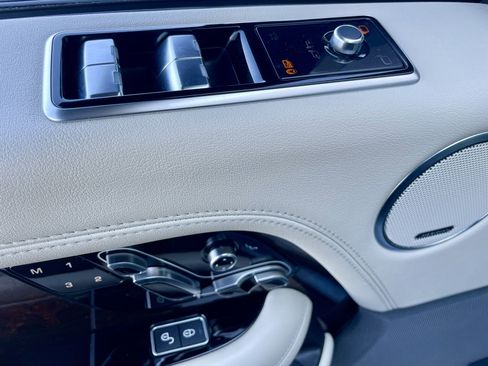 Used 2020 Land Rover Range Rover HSE image 11