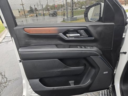 Used 2025 GMC Yukon Denali w/ Sun & Power Step Package image 13