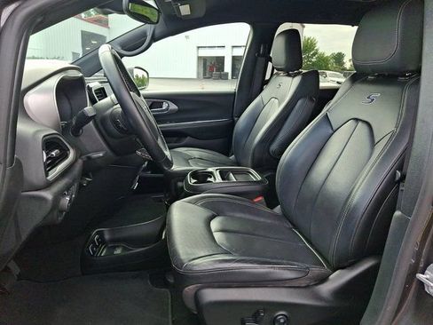 Used 2020 Chrysler Pacifica Touring-L w/ Advanced Safetytec Group AWD/4WD image 18