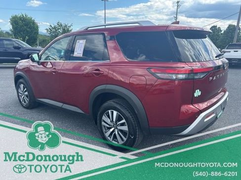 Used 2025 Nissan Pathfinder SL AWD/4WD image 3