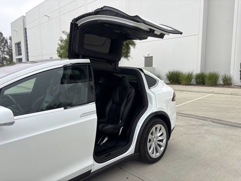 Used 2020 Tesla Model X Long Range AWD/4WD image 11
