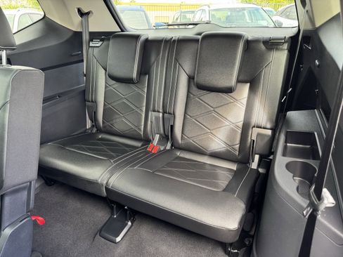 Used 2025 Volkswagen Atlas SE image 36