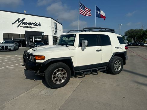 Used 2012 Toyota FJ Cruiser 4WD w/ Upgrade Pkg image 2