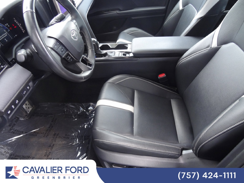 Used 2025 Toyota Camry SE FWD image 6