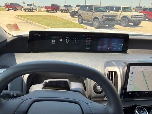 Used 2025 Ford Expedition Active AWD/4WD image 16