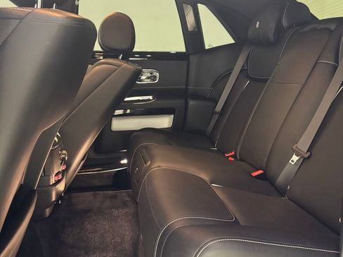 Used 2018 Rolls-Royce Ghost w/ Dynamic Package RWD image 43