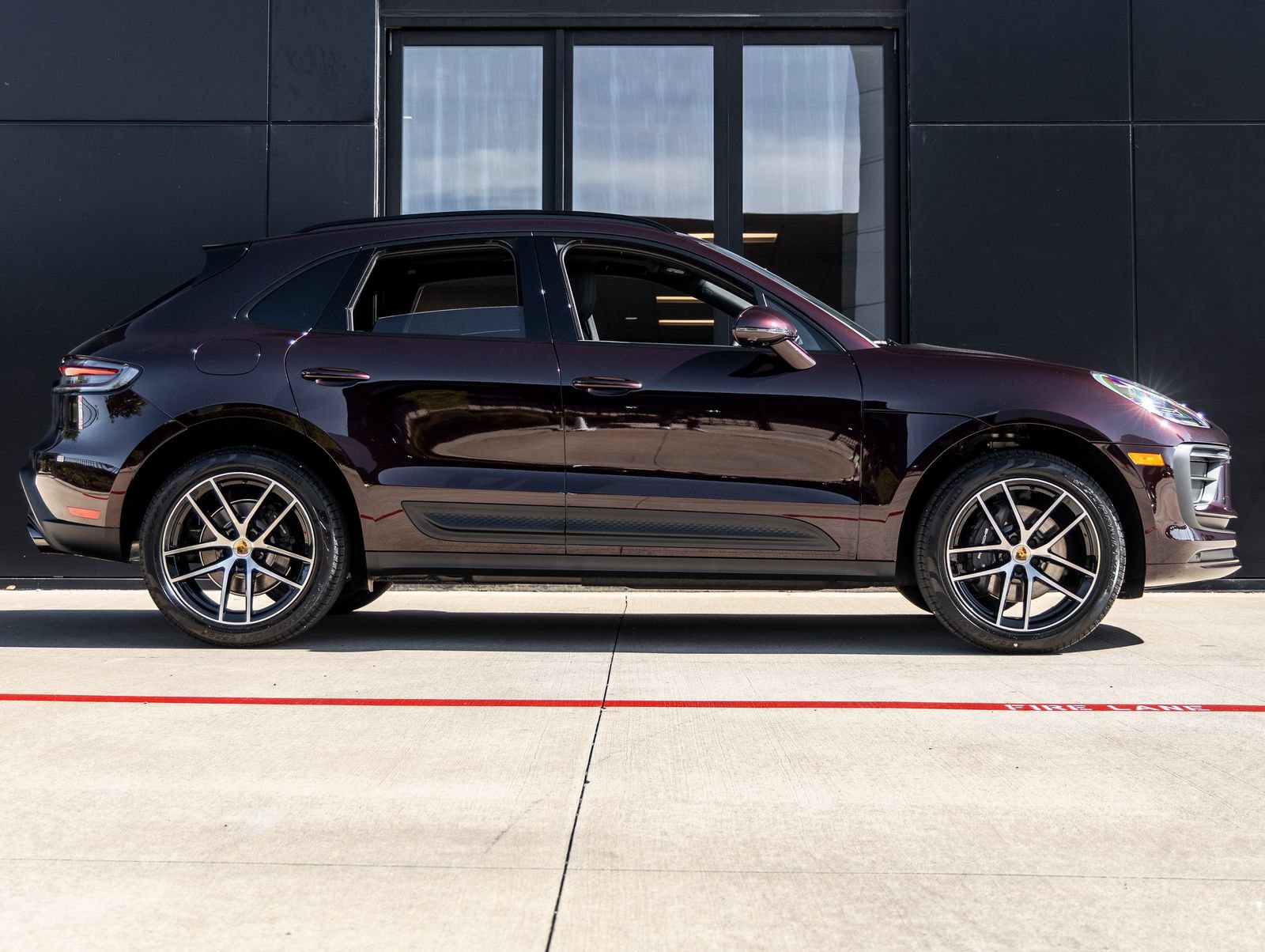 Certified 2026 Porsche Macan AWD/4WD image 12