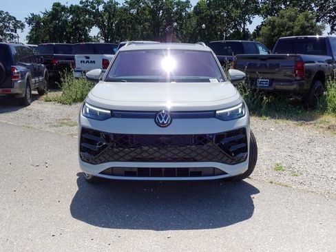 New 2026 Volkswagen Tiguan SEL R-Line AWD/4WD image 3