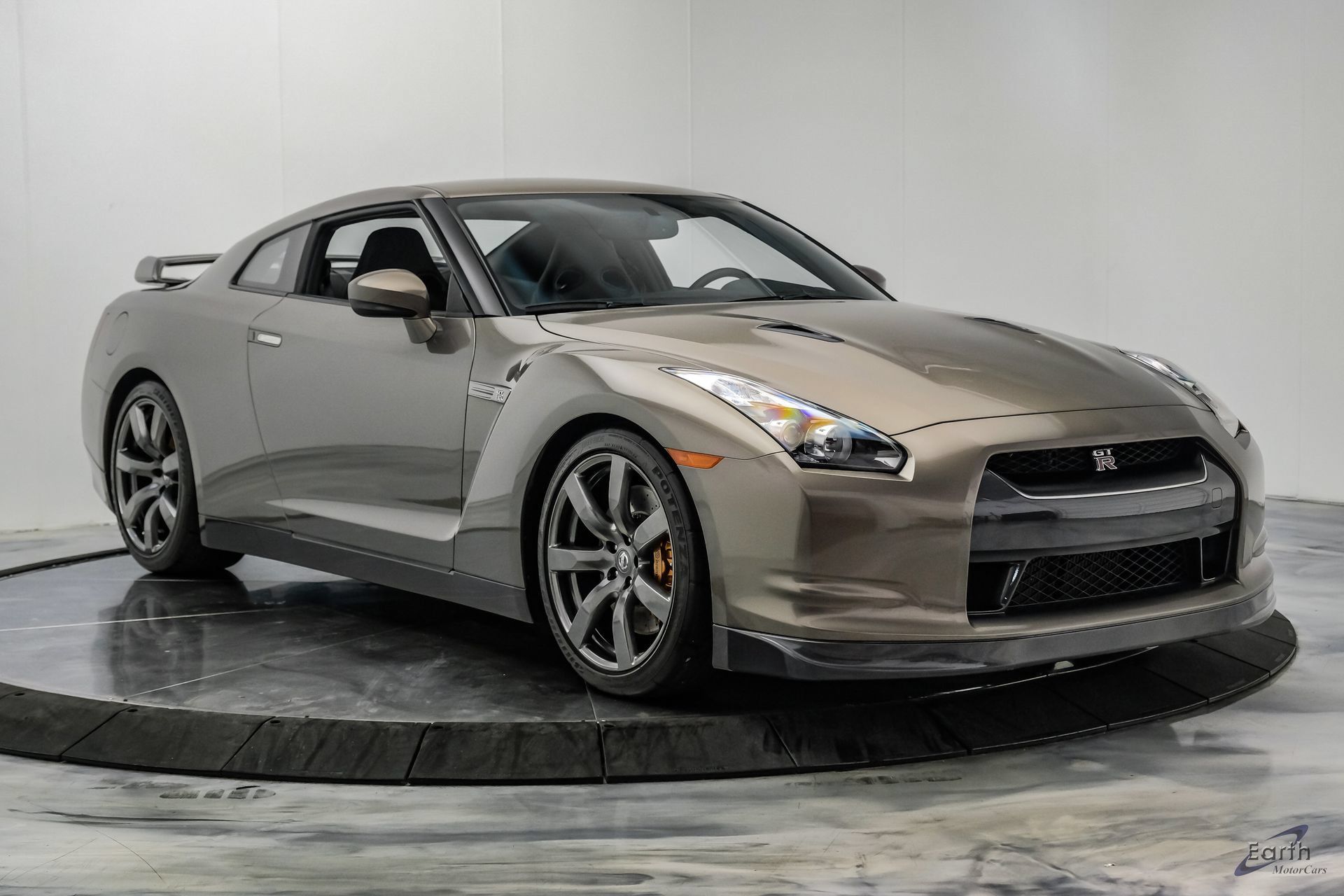 Used 2009 Nissan GT-R Premium AWD/4WD image 32