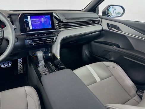 Used 2025 Toyota Camry SE image 23
