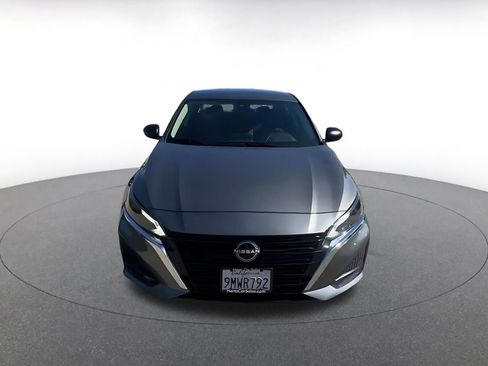 Used 2025 Nissan Altima 2.5 SV image 4