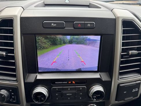 Used 2019 Ford F150 Lariat w/ Equipment Group 502A Luxury AWD/4WD image 27