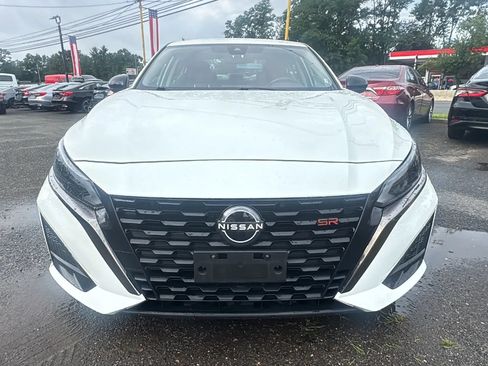 Used 2023 Nissan Altima 2.5 SR FWD image 2