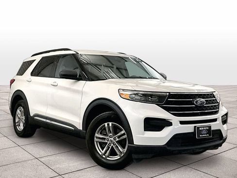 Used 2022 Ford Explorer XLT AWD/4WD image 2