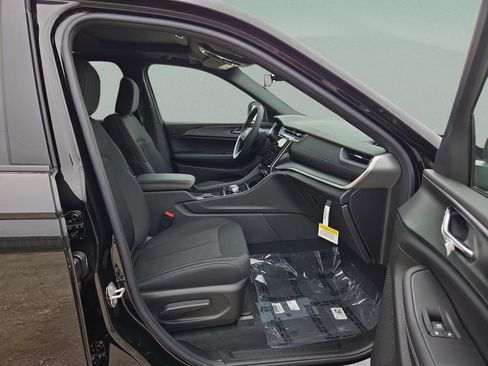 New 2025 Jeep Grand Cherokee Laredo X RWD image 29