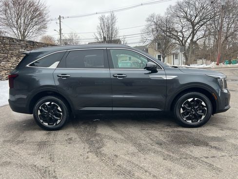 Certified 2024 Kia Sorento S image 6