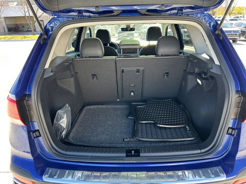 Certified 2024 Volkswagen Taos SE w/ Panoramic Sunroof Package image 11