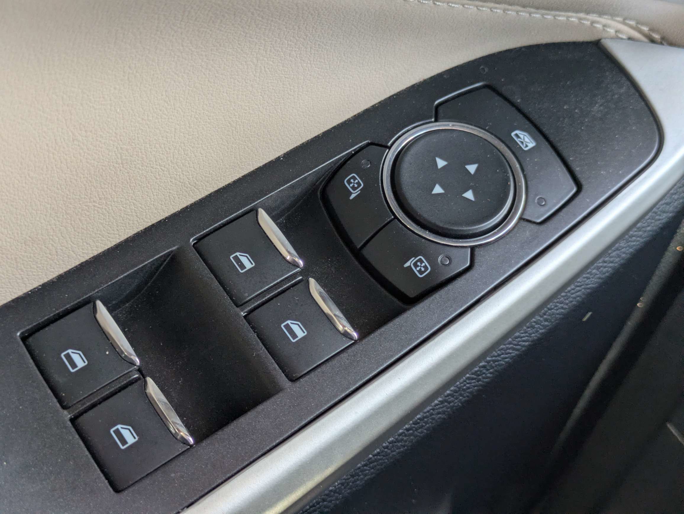 Used 2021 Ford Explorer XLT w/ Equipment Group 202A RWD image 15