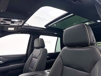 Used 2022 GMC Yukon SLT w/ SLT Premium Package