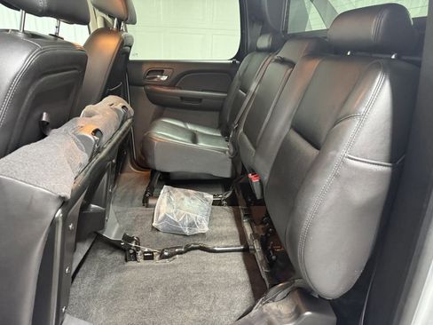 Used 2013 Chevrolet Avalanche LTZ image 26