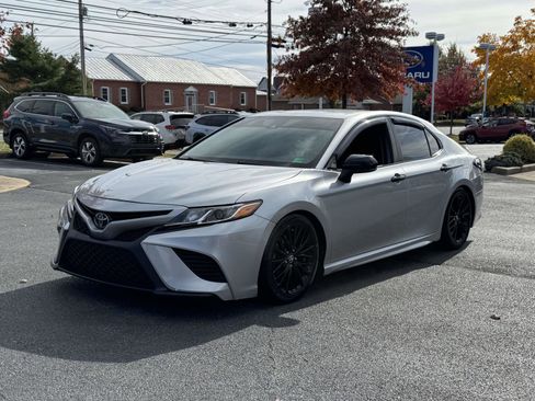 Used 2020 Toyota Camry SE image 5