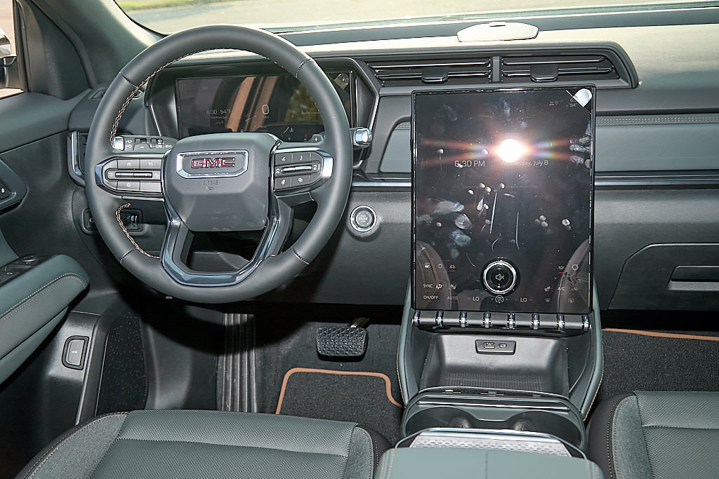 New 2027 GMC Terrain AT4 w/ Technology Package II AWD/4WD image 35