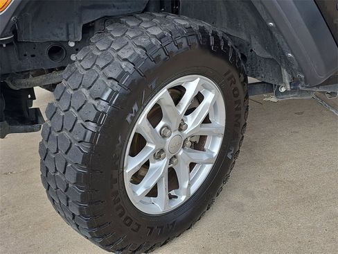 Used 2023 Jeep Gladiator Sport image 26