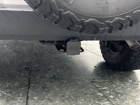 Used 2017 Jeep Wrangler Unlimited Sahara w/ Connectivity Group image 25