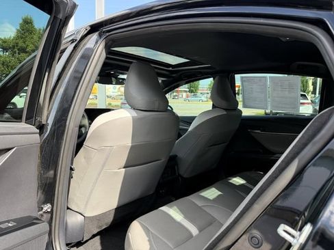 Used 2025 Toyota Camry SE w/ Convenience Package FWD image 15