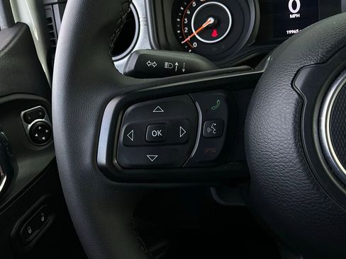 Used 2025 Jeep Wrangler Sport S image 32