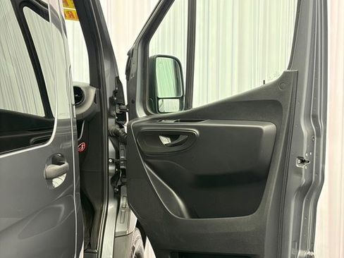 Used 2023 Mercedes-Benz Sprinter 2500 image 21