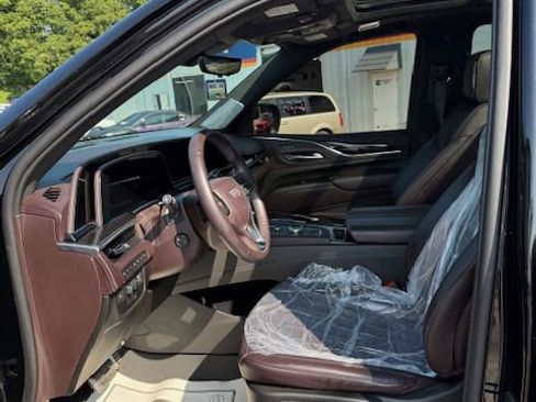 Used 2022 Cadillac Escalade ESV Sport Platinum w/ LPO, ONYX Package image 16