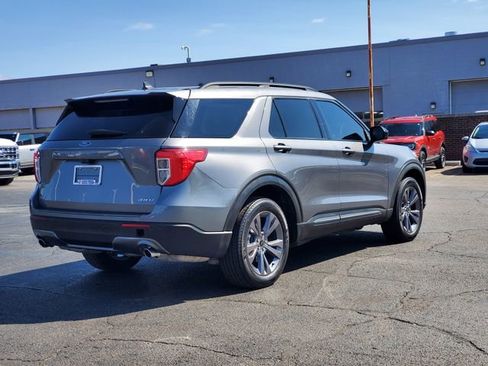 Used 2023 Ford Explorer XLT w/ Equipment Group 202A AWD/4WD image 4