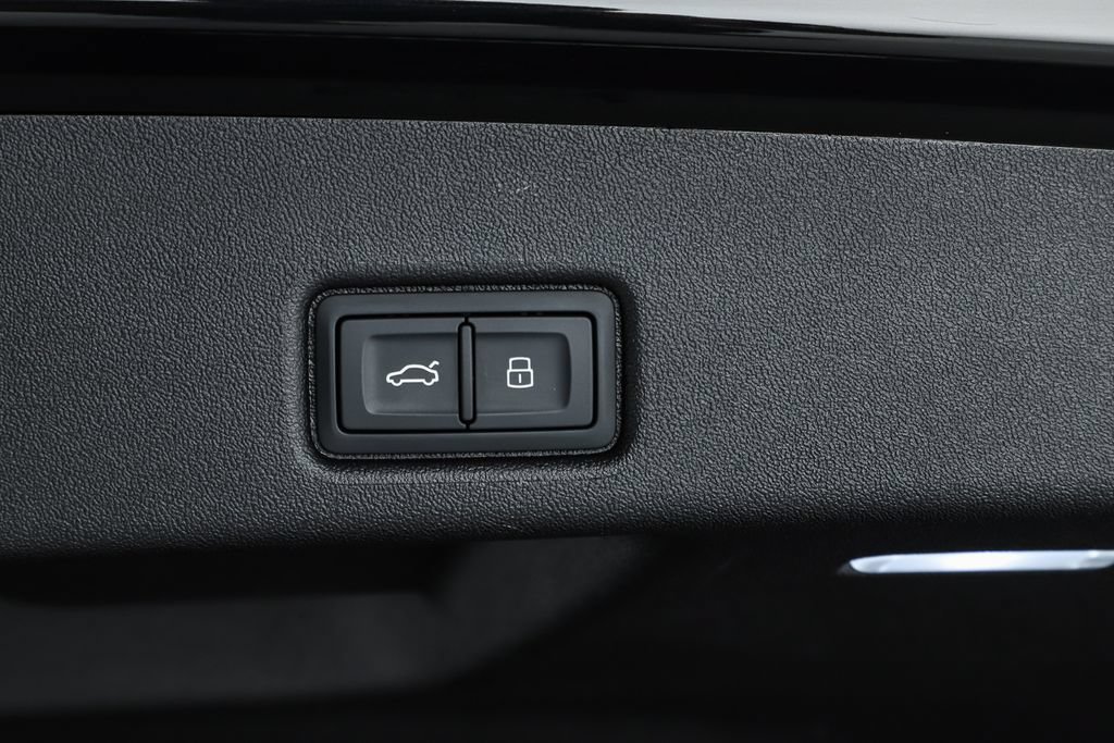 Used 2025 Audi Q5 Premium AWD/4WD image 34