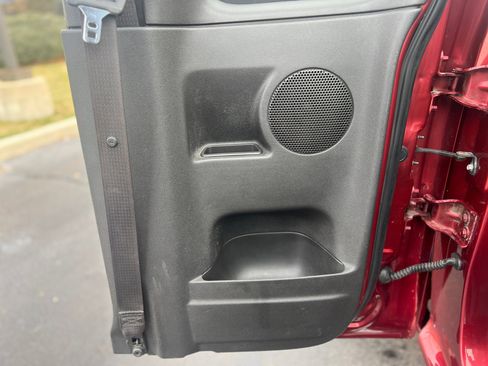 Used 2011 Chevrolet Colorado LT image 30