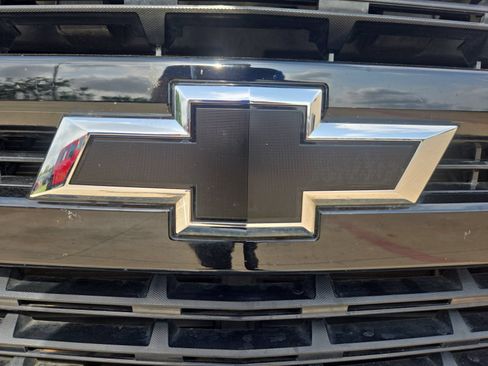 Used 2021 Chevrolet Silverado 1500 LT Trail Boss w/ Bed Protection Package AWD/4WD image 11