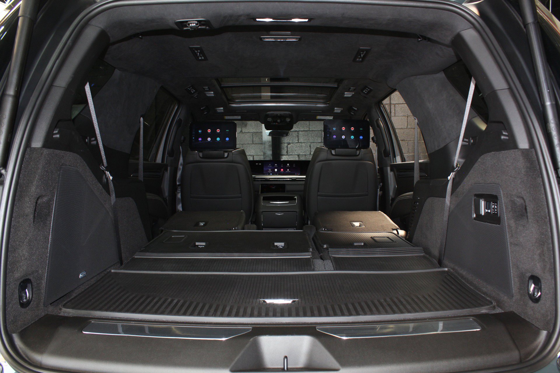 Used 2026 Cadillac Escalade V w/ LPO, ONYX Package AWD/4WD image 97
