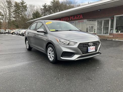 Used 2021 Hyundai Accent SE image 3