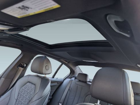 Certified 2023 BMW 530i w/ Premium Package image 15