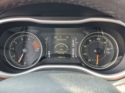 Used 2018 Jeep Cherokee Latitude Plus w/ Comfort/Convenience Group AWD/4WD image 26