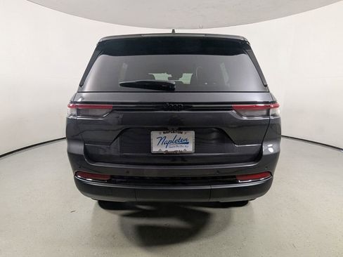 New 2025 Jeep Grand Cherokee Altitude image 7