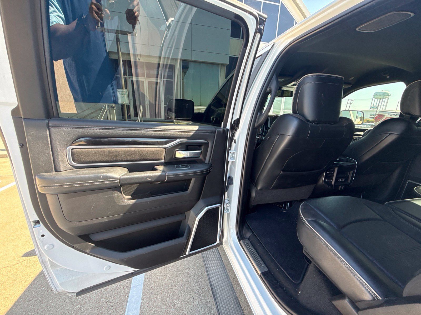 Used 2022 RAM 2500 Laramie w/ Night Edition AWD/4WD image 8