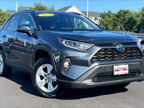 Used 2021 Toyota RAV4 XLE w/ Convenience Package AWD/4WD image 2