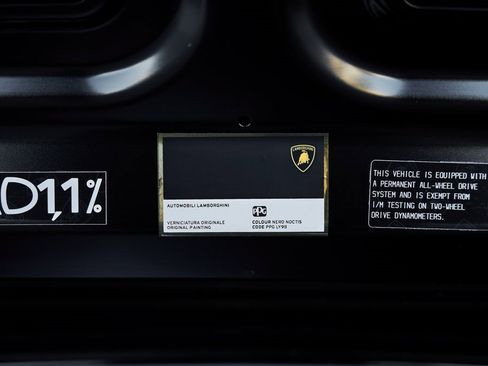 Used 2024 Lamborghini Huracan EVO image 11