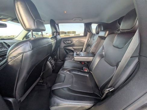 Used 2022 Jeep Cherokee Latitude Lux w/ Mopar Interior Package image 11