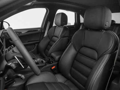 Used 2025 Porsche Macan Turbo image 5