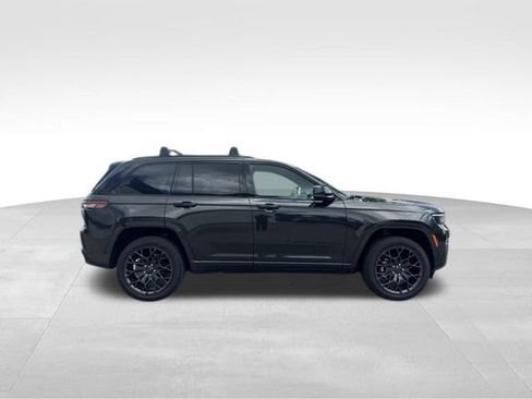 Used 2024 Jeep Grand Cherokee Summit AWD/4WD image 8