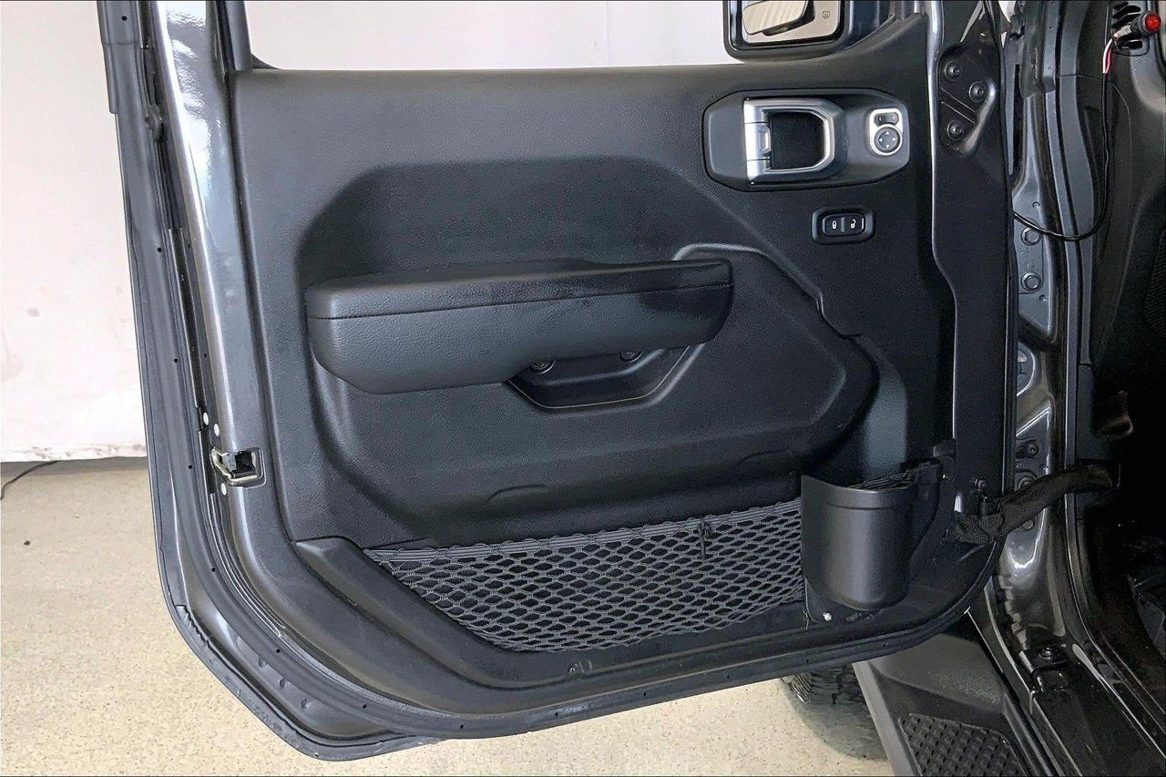 Used 2022 Jeep Gladiator Sport AWD/4WD image 25