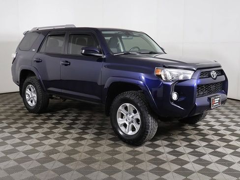 Used 2018 Toyota 4Runner SR5 AWD/4WD image 2