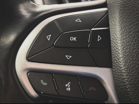 Used 2020 Jeep Grand Cherokee Altitude RWD image 13